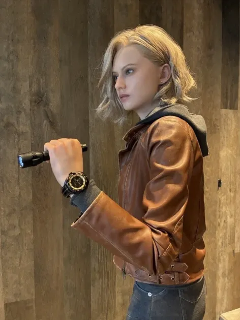 グレース等身大フィギュア