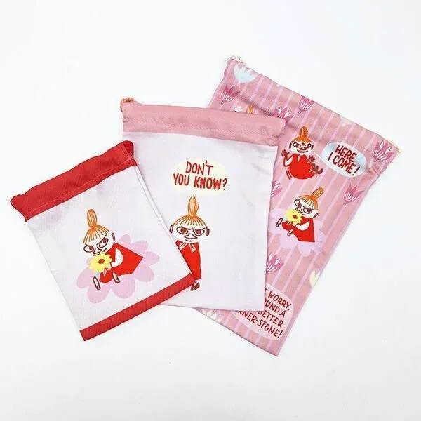 ムーミンの人気キャラクター「リトルミイ」がデザインされた3種類の巾着ポーチです。