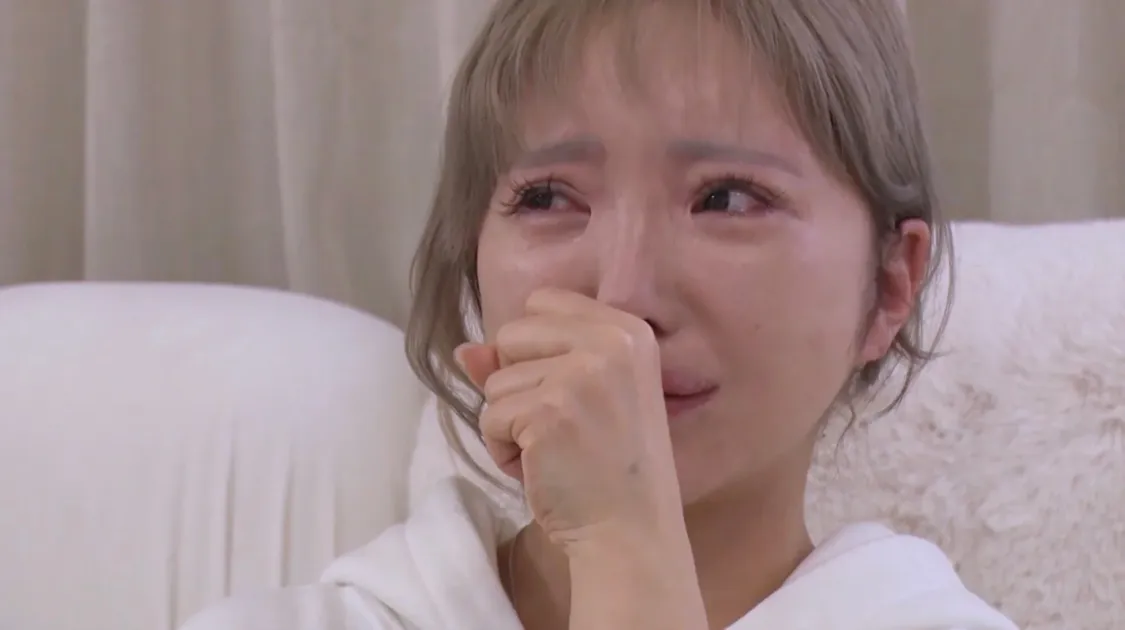 泣いている女性