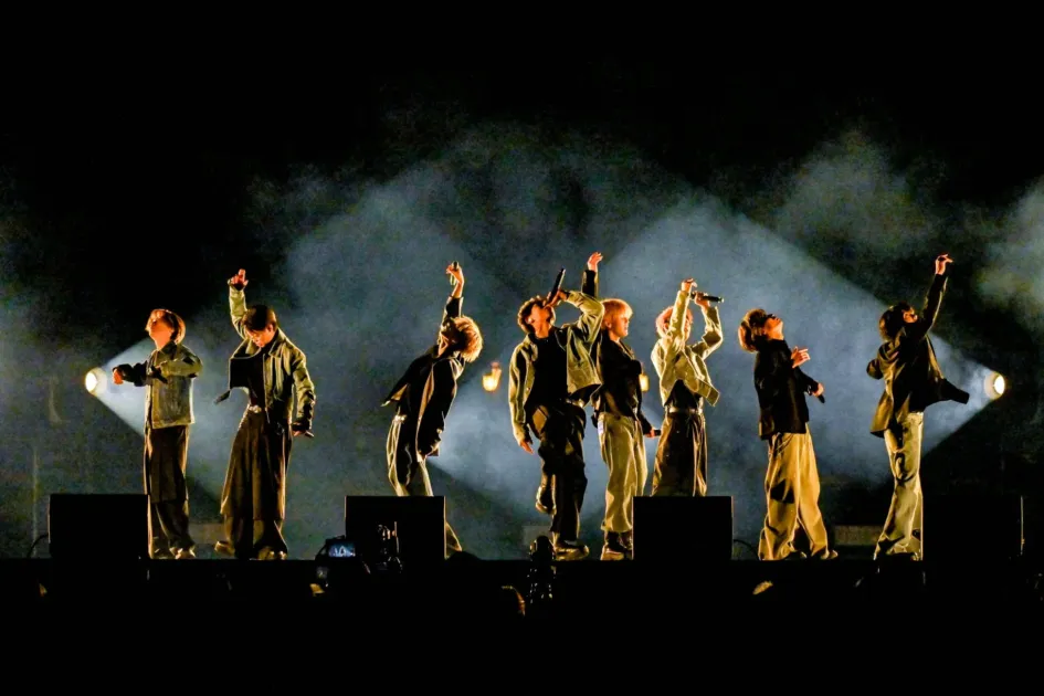 MAZZELのライブパフォーマンス