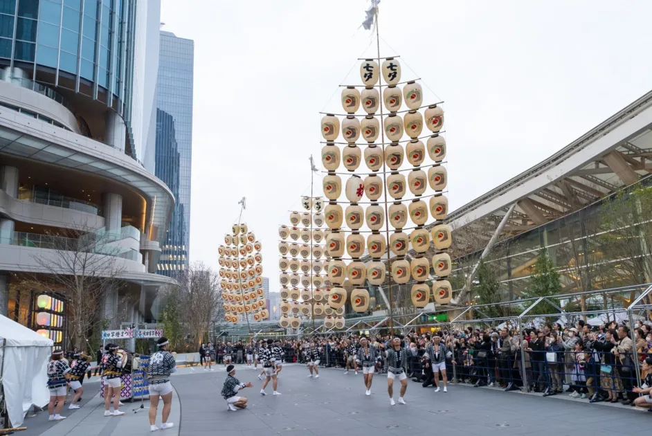 秋田竿燈まつりの様子