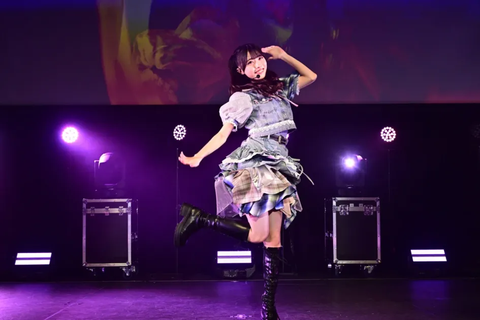 僕が見たかった青空のメンバーがステージでパフォーマンスする様子