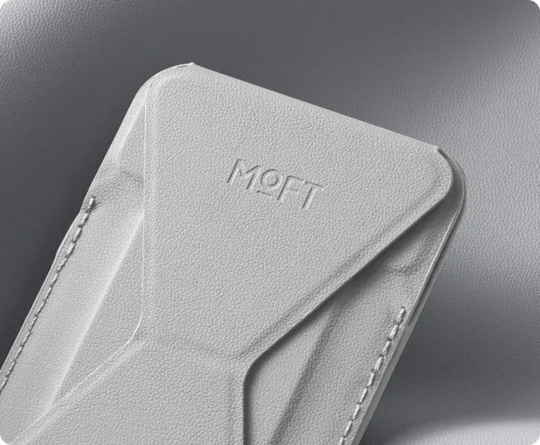 MOFTロゴとヴィーガンレザー「MOVAS™」の質感