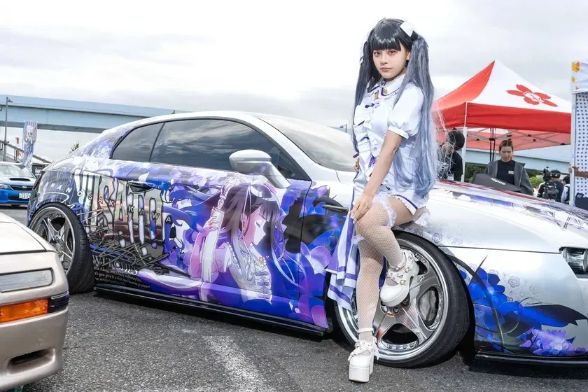 コスプレと痛車のコラボレーション