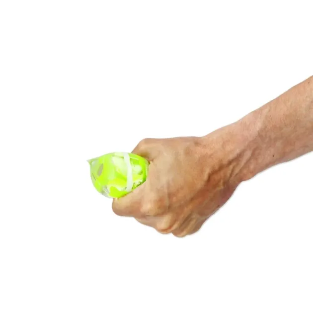 手を握る緑と白のピラミッドスクイーズ