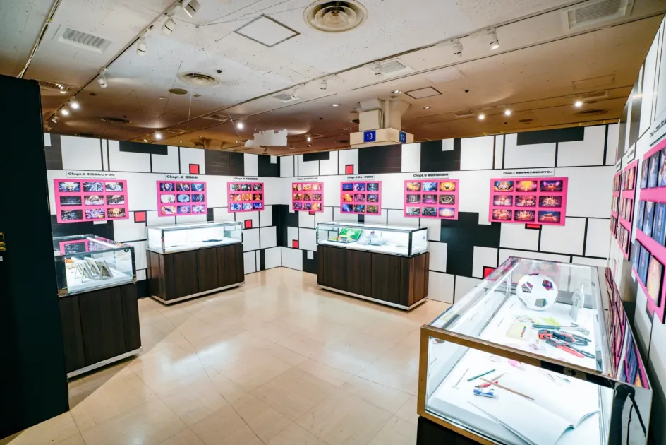 幾何学模様とアートディスプレイの展示