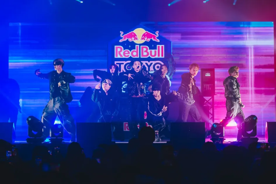 ONE OR EIGHTによるライブパフォーマンス