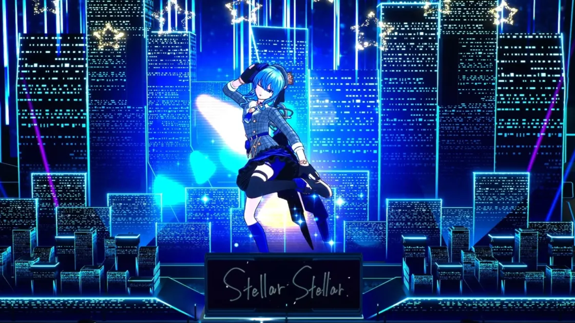 青い髪のアニメキャラクターが、ネオンで彩られた未来的な都市の夜景を背景にしたステージでポーズをとっています。