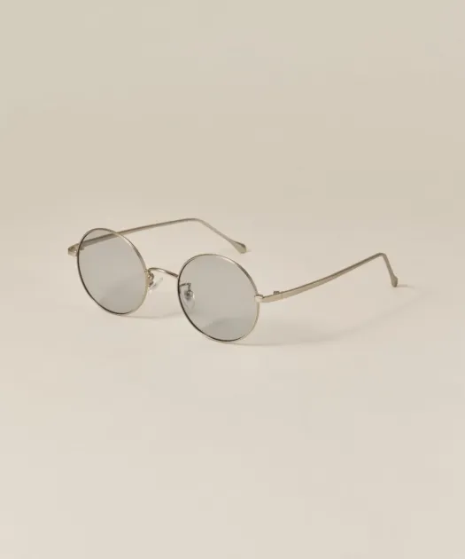 サングラス,丸メガネ,ファッション小物,アイウェア,シルバーフレーム,グレーレンズ,アクセサリー,シンプル,スタジオ撮影