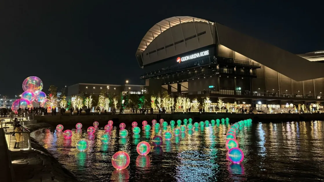 夜のGLION ARENA KOBEとイルミネーション