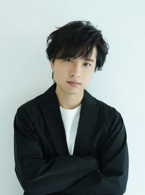 男性、若者、ポートレート、黒髪、黒ジャケット