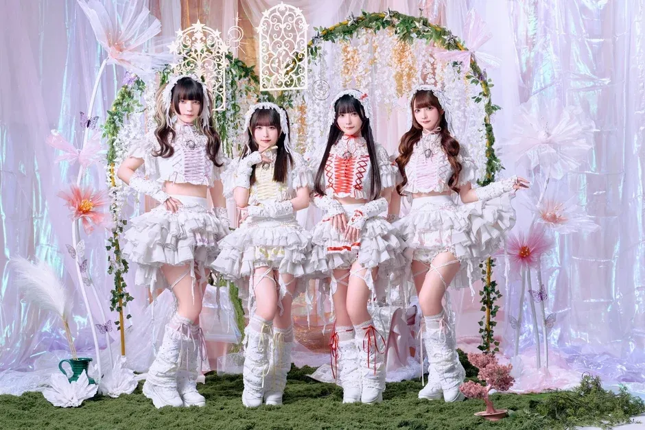 アイドル集合写真、ロリータ