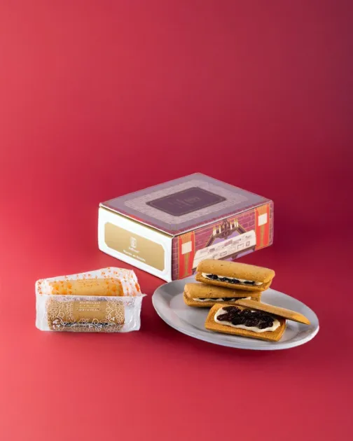 レーズンサンド,ビスケット,洋菓子,デザート,お菓子,ギフト,フーゲル,赤背景