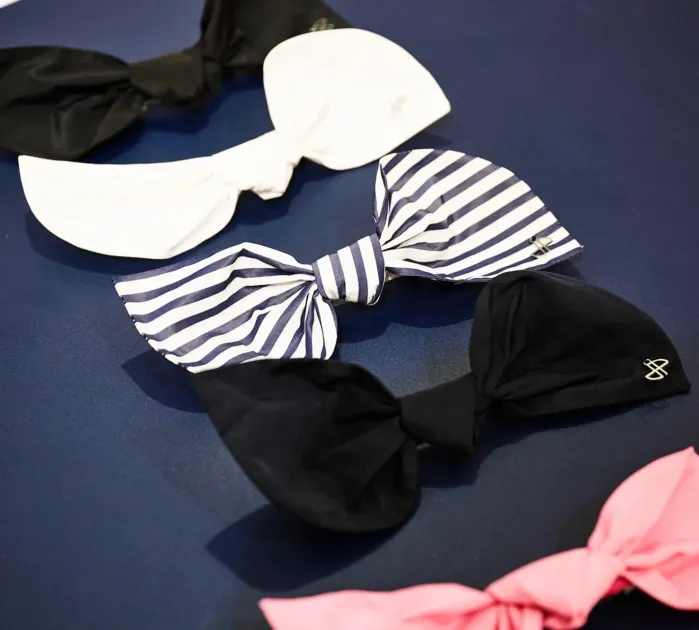 可愛らしいヘアリボン