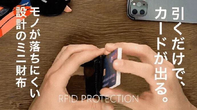 レバーを引くだけでカードがスムーズに取り出せる