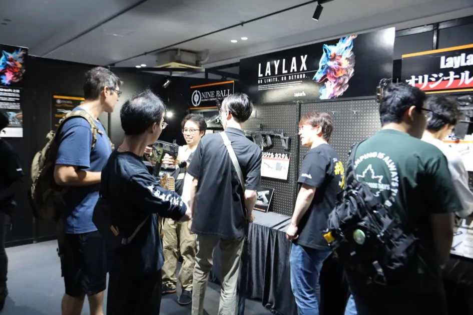 LayLaxとNINE BALLの展示