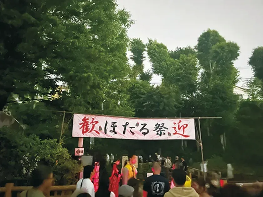 夕暮れ時の福生ほたる祭会場の様子