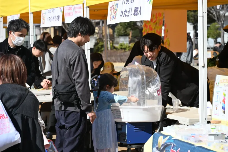 わたがし職人体験の様子