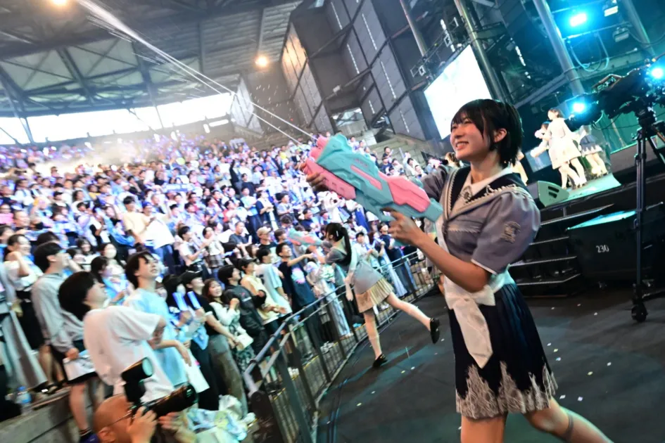 水鉄砲演出「空色の水しぶき」