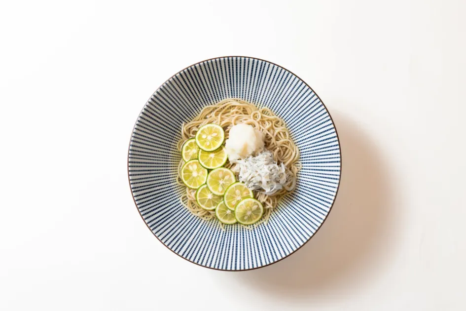 スダチと釜揚げしらすのおろし蕎麦