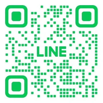 緑色のドットと白地の背景で構成されたQRコード画像です。中央には「LINE」という文字が大きく表示されており、LINEの友達追加やアカウント連携などに利用される二次元コードを示しています。