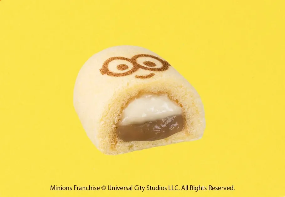 ミニオンの顔が描かれたチョコバナナケーキ