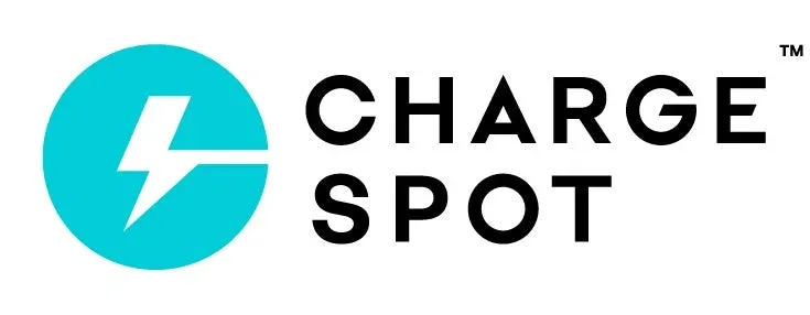 白い背景に、青い円形のアイコンと「CHARGE SPOT」という黒いテキストが配置されたロゴ画像です。アイコンには白い稲妻のシンボルが描かれています。