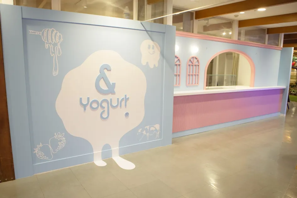 & Yogurt店内のカウンター