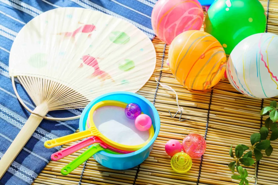 夏祭りの金魚や水ヨーヨーの飾り