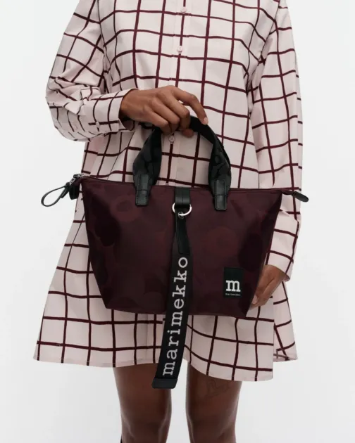 マリメッコ「Wear all day bags」ワインレッドのトートバッグ