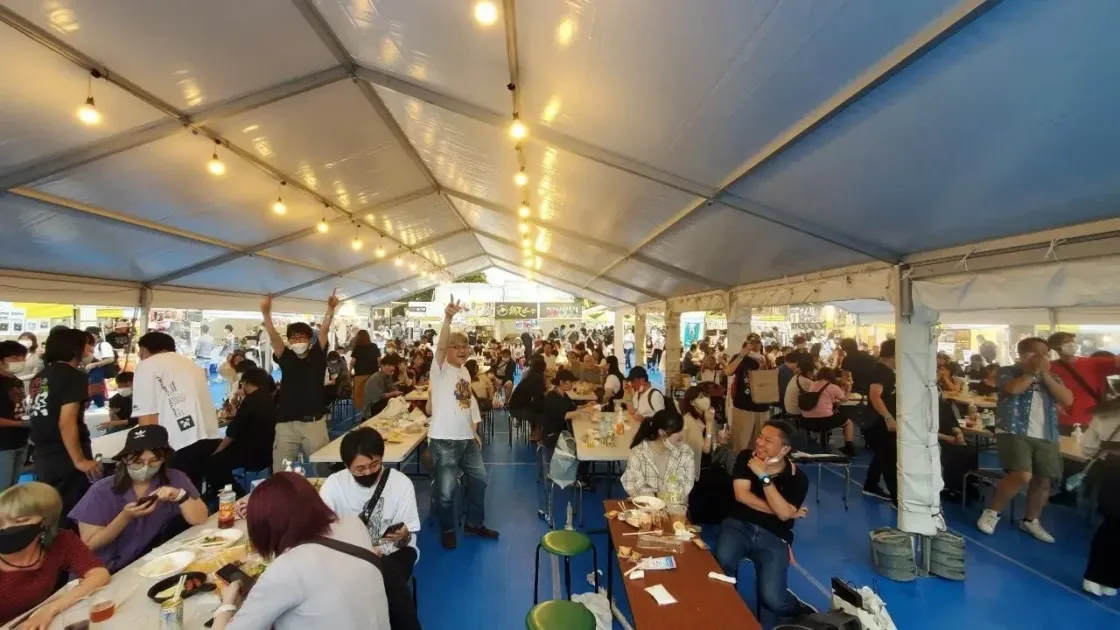 多くの人が集まるイベント会場