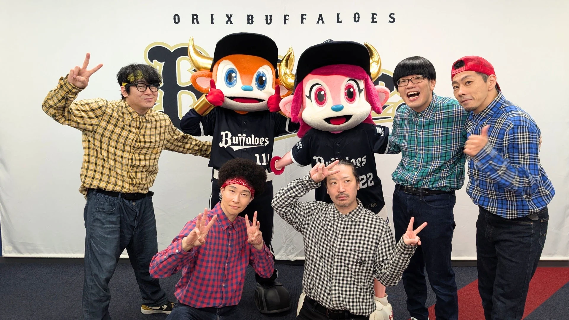 REAL AKIBA BOYZとオリックス・バファローズのマスコット