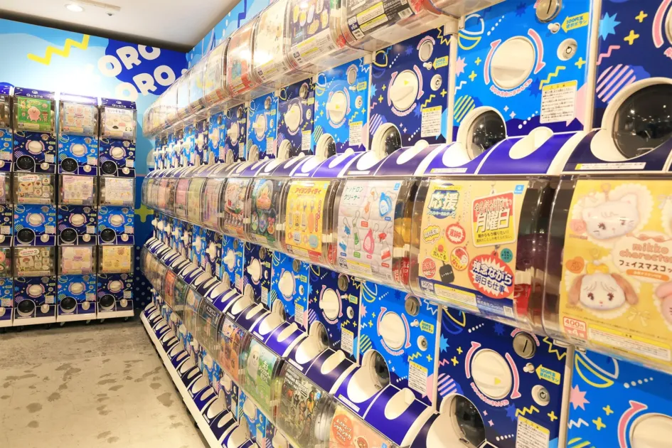 カプセルトイが並ぶ店内