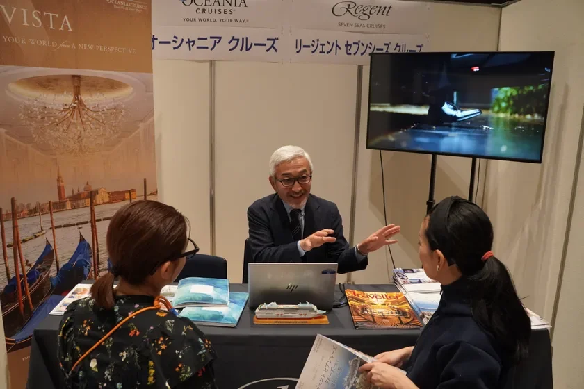 各船会社ブースでクルーズ相談