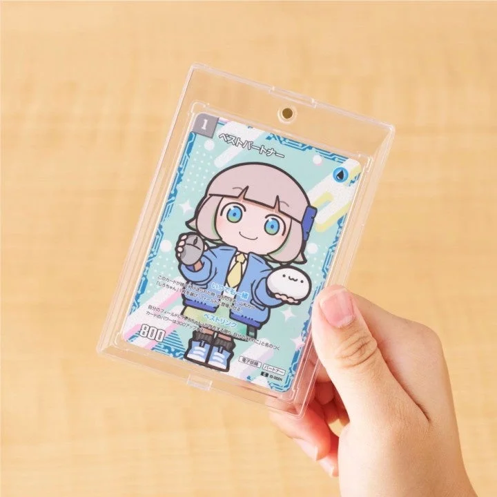 カードケースに入ったアニメ風キャラクターカード