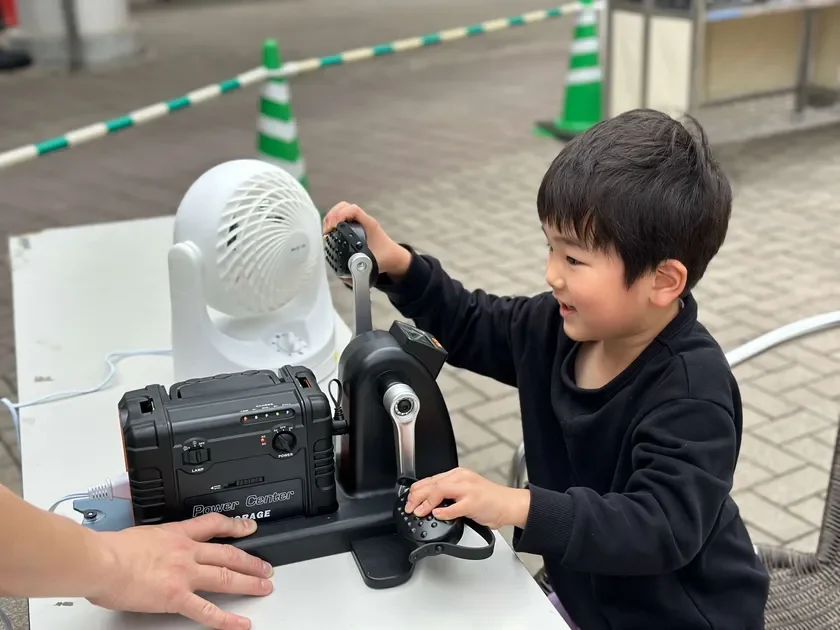 手回し発電体験